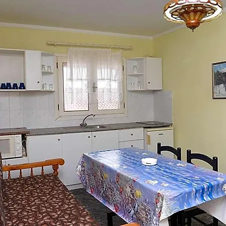 Dias *